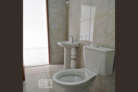 Detalhe banheiro de kitnet/studio para alugar com 1 quarto, 45m² em Vila Mazzei, São Paulo