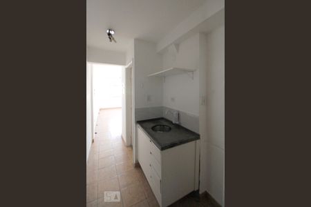 Cozinha de apartamento para alugar com 1 quarto, 30m² em Bela Vista, São Paulo