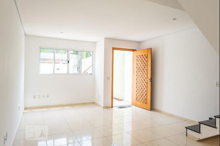 Sala de casa à venda com 3 quartos, 105m² em Vila Olinda, São Paulo
