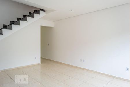 Sala de casa à venda com 3 quartos, 105m² em Vila Olinda, São Paulo