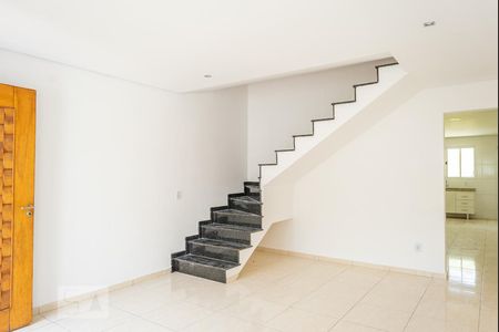 Sala de casa à venda com 3 quartos, 105m² em Vila Olinda, São Paulo