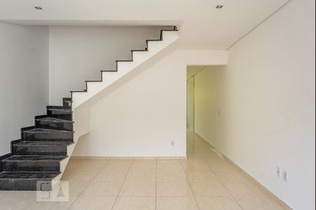 Sala de casa à venda com 3 quartos, 105m² em Vila Olinda, São Paulo