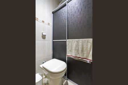 Banheiro de casa para alugar com 2 quartos, 130m² em Vila Taquari, São Paulo