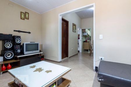 Sala de Estar de casa para alugar com 2 quartos, 130m² em Vila Taquari, São Paulo