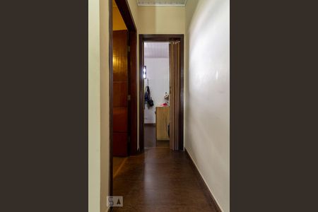 Corredor de casa para alugar com 2 quartos, 130m² em Vila Taquari, São Paulo