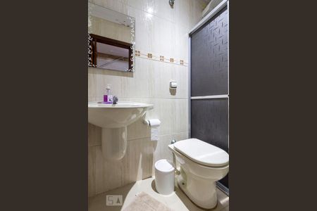 Banheiro de casa para alugar com 2 quartos, 130m² em Vila Taquari, São Paulo