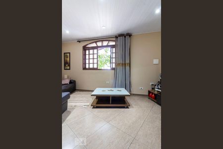 Sala de Estar de casa para alugar com 2 quartos, 130m² em Vila Taquari, São Paulo