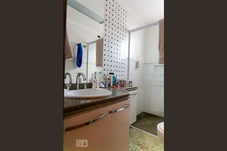 Apartamento à venda com 270m², 4 quartos e 3 vagas Apartamento à venda com 270m², 4 quartos e 3 vagasBanheiro da Suíte 1