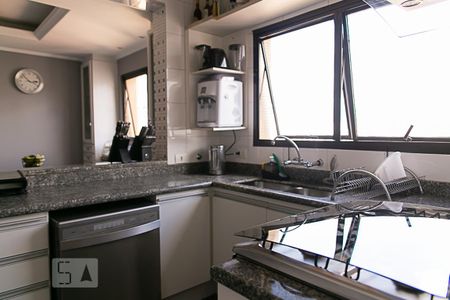 Apartamento à venda com 270m², 4 quartos e 3 vagas Apartamento à venda com 270m², 4 quartos e 3 vagasCozinha