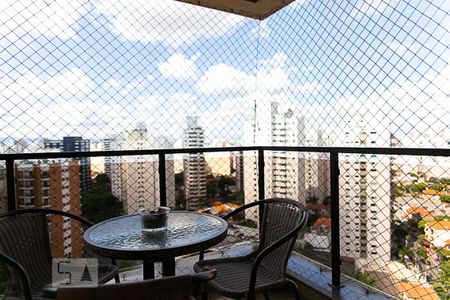 Apartamento à venda com 270m², 4 quartos e 3 vagas Apartamento à venda com 270m², 4 quartos e 3 vagasSacada