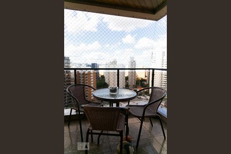 Apartamento à venda com 270m², 4 quartos e 3 vagas Apartamento à venda com 270m², 4 quartos e 3 vagasSacada