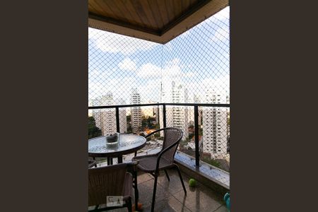 Apartamento à venda com 270m², 4 quartos e 3 vagas Apartamento à venda com 270m², 4 quartos e 3 vagasSacada