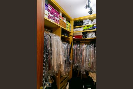 Apartamento à venda com 270m², 4 quartos e 3 vagas Apartamento à venda com 270m², 4 quartos e 3 vagasCloset da Suíte 4