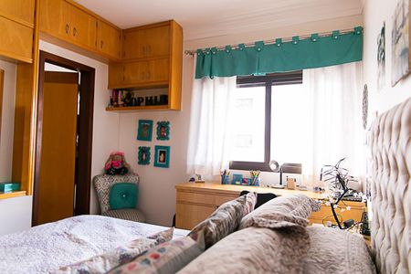 Apartamento à venda com 270m², 4 quartos e 3 vagas Apartamento à venda com 270m², 4 quartos e 3 vagasSuíte 2