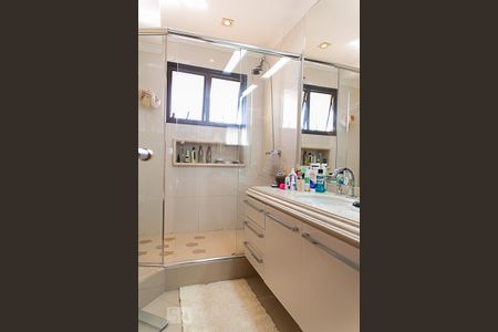Apartamento à venda com 270m², 4 quartos e 3 vagas Apartamento à venda com 270m², 4 quartos e 3 vagasBanheiro da Suíte 4