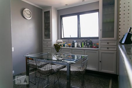 Apartamento à venda com 270m², 4 quartos e 3 vagas Apartamento à venda com 270m², 4 quartos e 3 vagasCozinha/Sala de Jantar