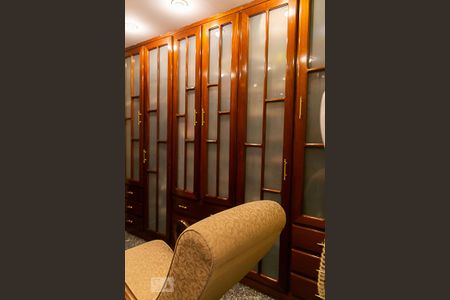 Apartamento à venda com 270m², 4 quartos e 3 vagas Apartamento à venda com 270m², 4 quartos e 3 vagasCorredor/Armários