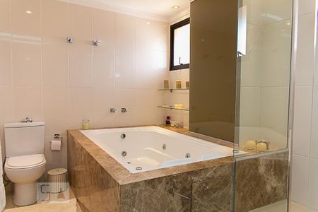 Apartamento à venda com 270m², 4 quartos e 3 vagas Apartamento à venda com 270m², 4 quartos e 3 vagasBanheiro da Suíte 4