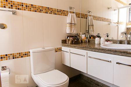Apartamento à venda com 270m², 4 quartos e 3 vagas Apartamento à venda com 270m², 4 quartos e 3 vagasBanheiro da Suíte 3