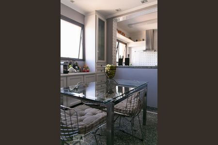 Apartamento à venda com 270m², 4 quartos e 3 vagas Apartamento à venda com 270m², 4 quartos e 3 vagasCozinha/Sala de Jantar