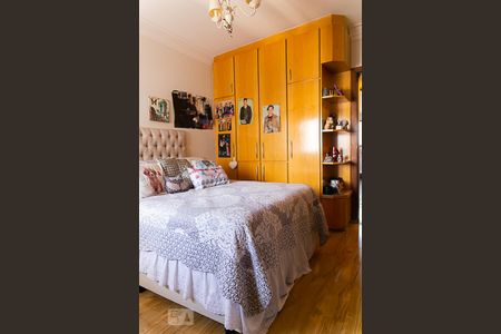 Apartamento à venda com 270m², 4 quartos e 3 vagas Apartamento à venda com 270m², 4 quartos e 3 vagasSuíte 2