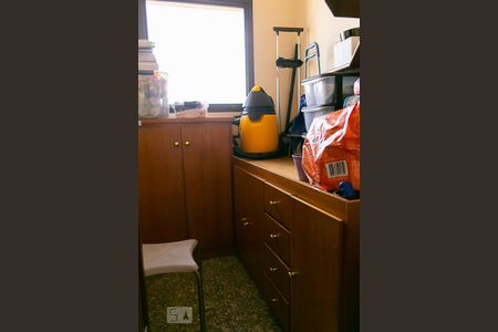 Apartamento à venda com 270m², 4 quartos e 3 vagas Apartamento à venda com 270m², 4 quartos e 3 vagasQuarto de Serviço