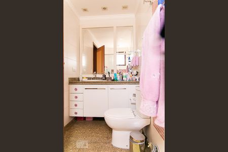 Apartamento à venda com 270m², 4 quartos e 3 vagas Apartamento à venda com 270m², 4 quartos e 3 vagasBanheiro da Suíte 2