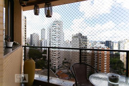 Apartamento à venda com 270m², 4 quartos e 3 vagas Apartamento à venda com 270m², 4 quartos e 3 vagasSacada