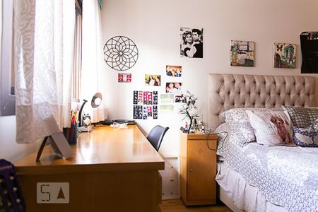 Apartamento à venda com 270m², 4 quartos e 3 vagas Apartamento à venda com 270m², 4 quartos e 3 vagasSuíte 2