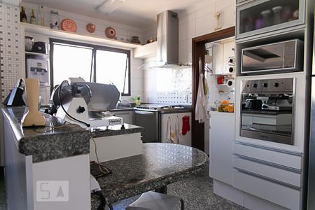 Apartamento à venda com 270m², 4 quartos e 3 vagas Apartamento à venda com 270m², 4 quartos e 3 vagasCozinha