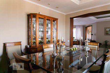 Apartamento à venda com 270m², 4 quartos e 3 vagas Apartamento à venda com 270m², 4 quartos e 3 vagasSala