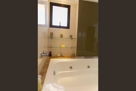 Apartamento à venda com 270m², 4 quartos e 3 vagas Apartamento à venda com 270m², 4 quartos e 3 vagasBanheiro da Suíte 4
