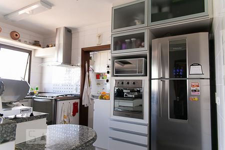 Apartamento à venda com 270m², 4 quartos e 3 vagas Apartamento à venda com 270m², 4 quartos e 3 vagasCozinha