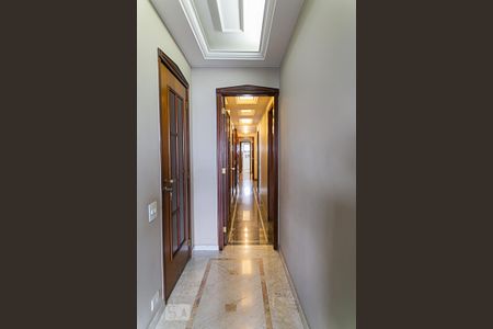 Apartamento à venda com 270m², 4 quartos e 3 vagas Apartamento à venda com 270m², 4 quartos e 3 vagasCorredor
