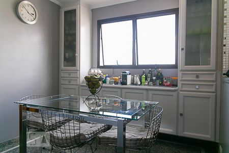 Apartamento à venda com 270m², 4 quartos e 3 vagas Apartamento à venda com 270m², 4 quartos e 3 vagasCozinha/Sala de Jantar