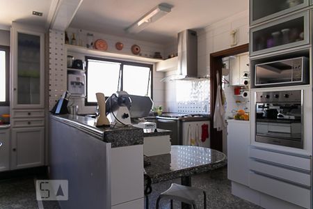 Apartamento à venda com 270m², 4 quartos e 3 vagas Apartamento à venda com 270m², 4 quartos e 3 vagasCozinha