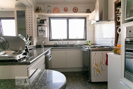 Apartamento à venda com 270m², 4 quartos e 3 vagas Apartamento à venda com 270m², 4 quartos e 3 vagasCozinha