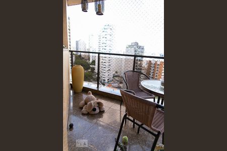 Apartamento à venda com 270m², 4 quartos e 3 vagas Apartamento à venda com 270m², 4 quartos e 3 vagasSacada
