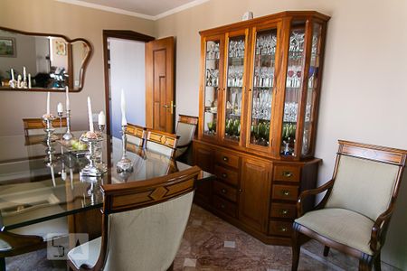 Apartamento à venda com 270m², 4 quartos e 3 vagas Apartamento à venda com 270m², 4 quartos e 3 vagasSala