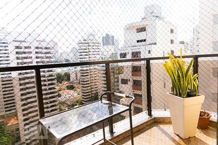 Apartamento à venda com 270m², 4 quartos e 3 vagas Apartamento à venda com 270m², 4 quartos e 3 vagasSacada da Suíte 4