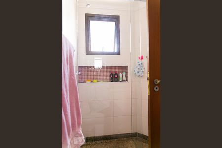 Apartamento à venda com 270m², 4 quartos e 3 vagas Apartamento à venda com 270m², 4 quartos e 3 vagasBanheiro da Suíte 2