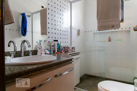 Apartamento à venda com 270m², 4 quartos e 3 vagas Apartamento à venda com 270m², 4 quartos e 3 vagasBanheiro da Suíte 1