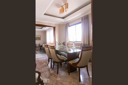 Apartamento à venda com 270m², 4 quartos e 3 vagas Apartamento à venda com 270m², 4 quartos e 3 vagasSala