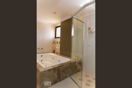 Apartamento à venda com 270m², 4 quartos e 3 vagas Apartamento à venda com 270m², 4 quartos e 3 vagasBanheiro da Suíte 4