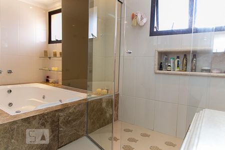 Apartamento à venda com 270m², 4 quartos e 3 vagas Apartamento à venda com 270m², 4 quartos e 3 vagasBanheiro da Suíte 4