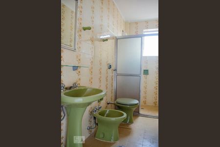 Banheiro  de apartamento para alugar com 2 quartos, 64m² em Petrópolis, Porto Alegre