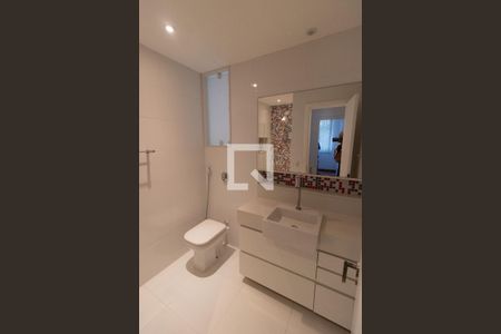 Apartamento à venda com 70m², 3 quartos e 1 vaga Apartamento à venda com 70m², 3 quartos e 1 vagaBanheiro