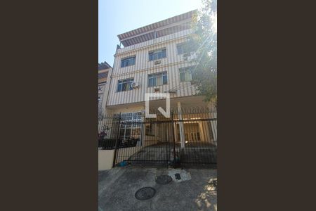 Apartamento à venda com 70m², 3 quartos e 1 vaga Apartamento à venda com 70m², 3 quartos e 1 vagaFachada