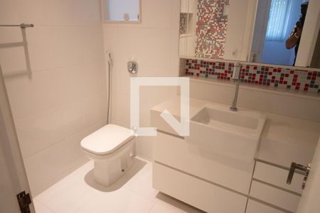 Apartamento à venda com 70m², 3 quartos e 1 vaga Apartamento à venda com 70m², 3 quartos e 1 vagaBanheiro