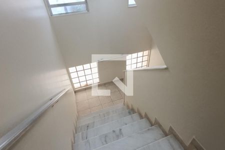 Apartamento à venda com 70m², 3 quartos e 1 vaga Apartamento à venda com 70m², 3 quartos e 1 vagaEscadas